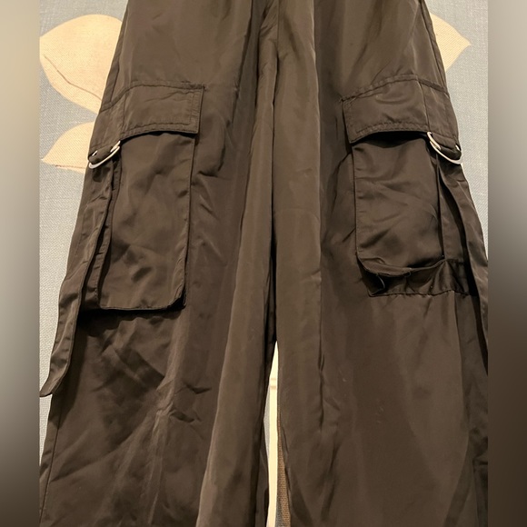 NWOT Forever 21 Cargo Pants 🖤 - Picture 2 of 9
